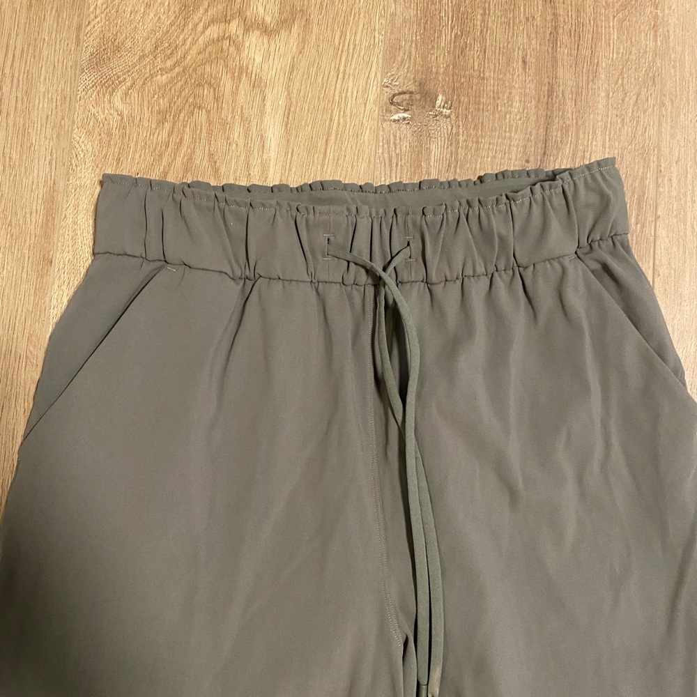Lululemon Green Casual Cropped Pants